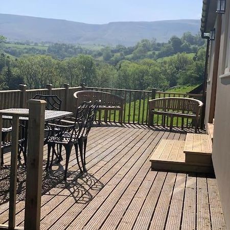 Cottage With Outstanding Views Velindre  외부 사진